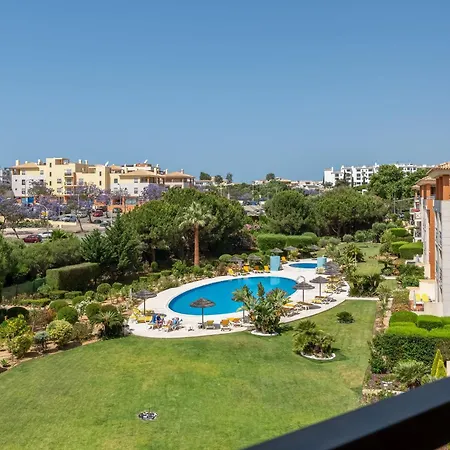 Penthouse With Pool View In By Lovelystay Apartamento