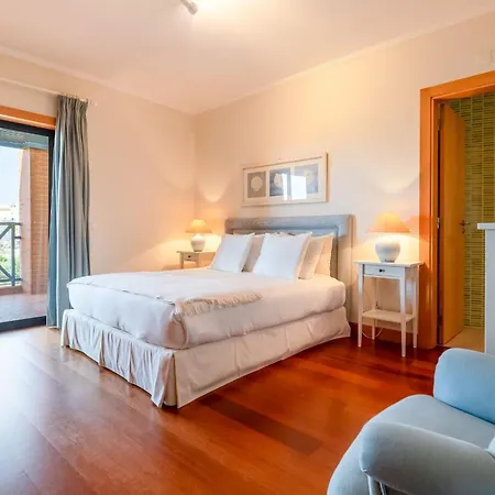 Appartement Penthouse With Pool View In By Lovelystay *