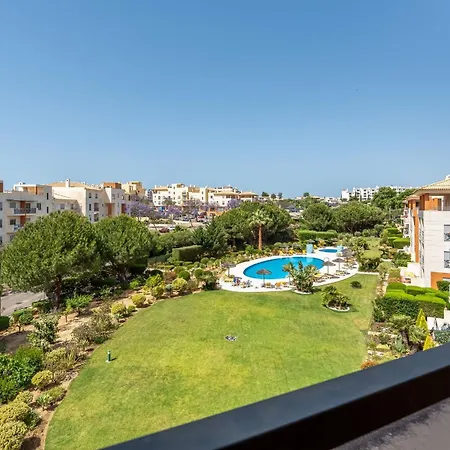 Appartement Penthouse With Pool View In By Lovelystay