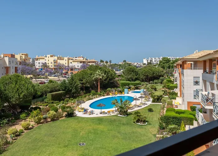 Penthouse With Pool View In By Lovelystay Apartamento