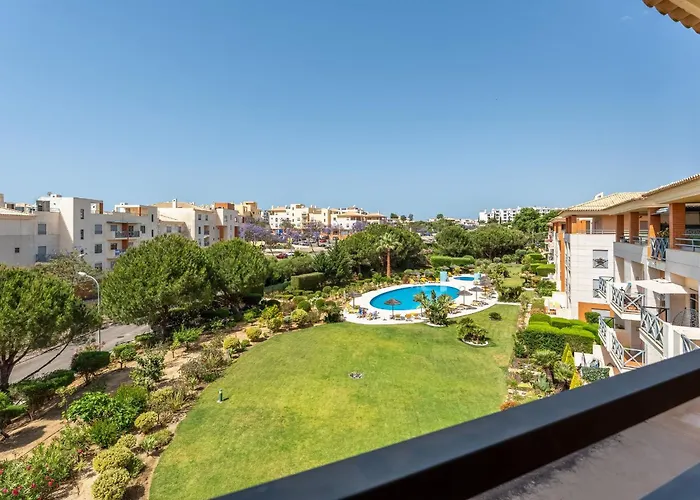 Apartamento Penthouse With Pool View In By Lovelystay