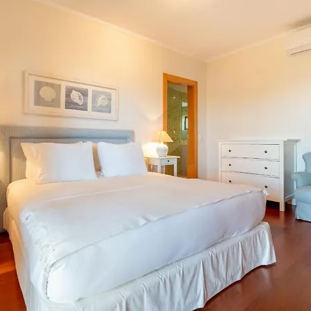 Penthouse With Pool View In By Lovelystay * البوفيرا